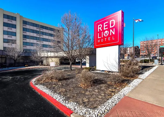 Pet Friendly hotel: Red Lion Hotel St Joseph